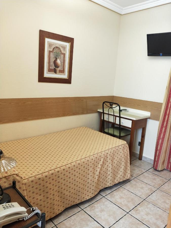 Hostal Maria Ronda Madrid Exterior foto