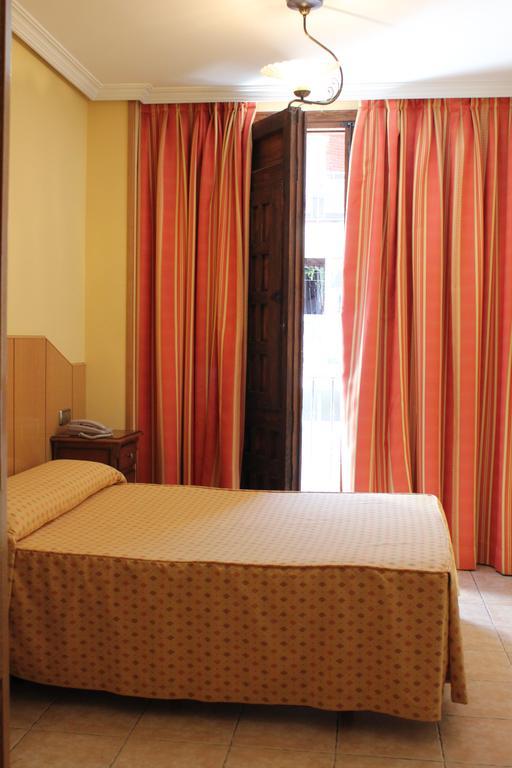 Hostal Maria Ronda Madrid Habitación foto